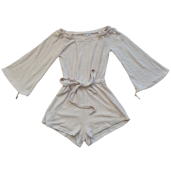 saints + secrets Pants - Saints+Secrets Beige Waffle Knit Bell Sleeve Tie Waist Romper Size XS